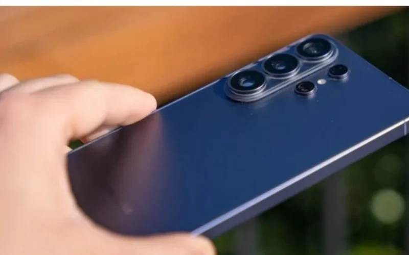 سامسونج تعلن دعم AirDrop قريبًا في سلسلة Galaxy S26